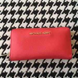 Michael Kors Jet Set Continental Wallet